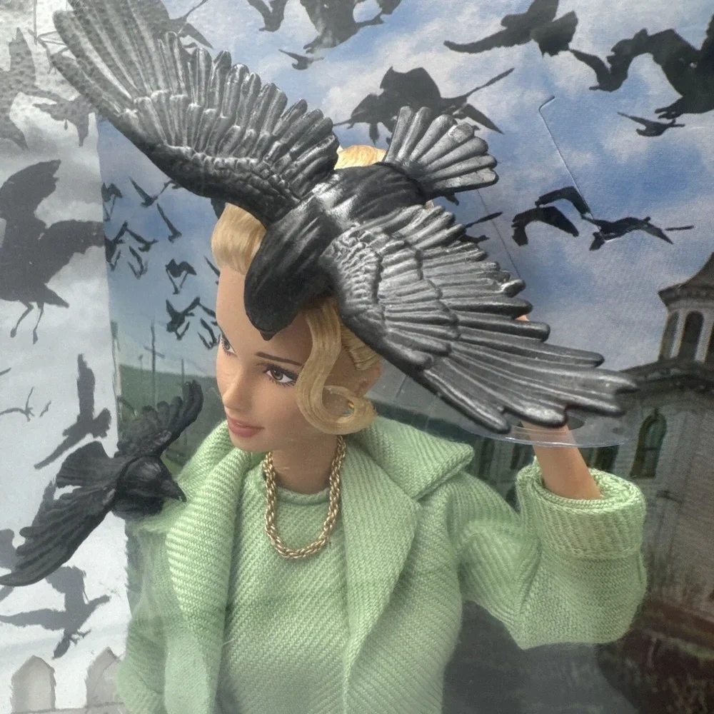 2008 The‎ Birds Barbie Doll - Black Label - Alfred Hitchcock 1963 Movie L9633